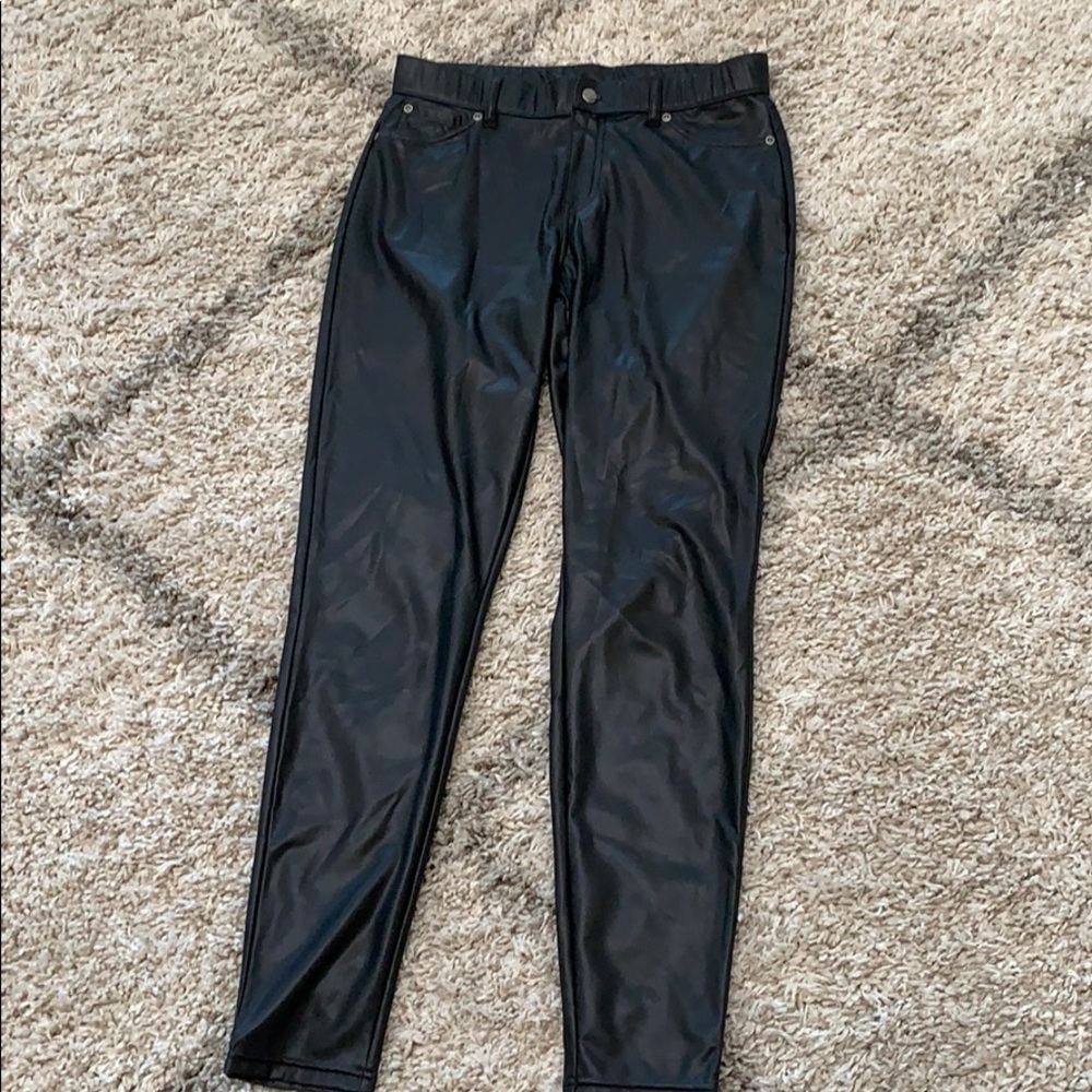 Faux leather black jegging pants - M